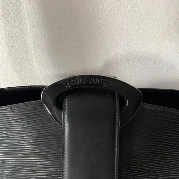 Louis Vuitton Reverie Leather Bag - Picture 4 of 16